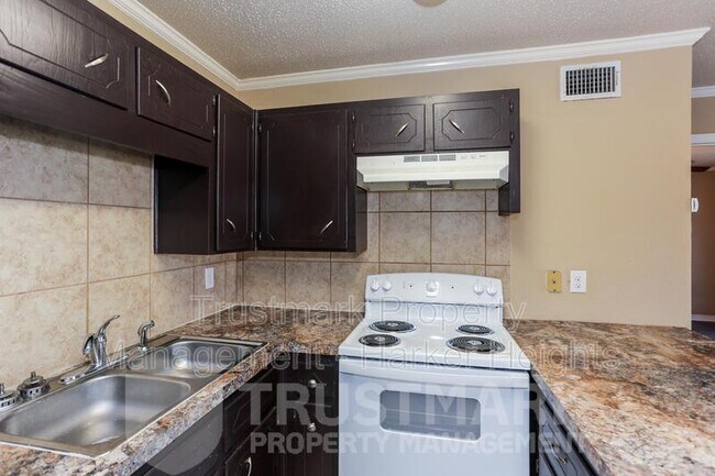 Building Photo - 501-502 Root Ave