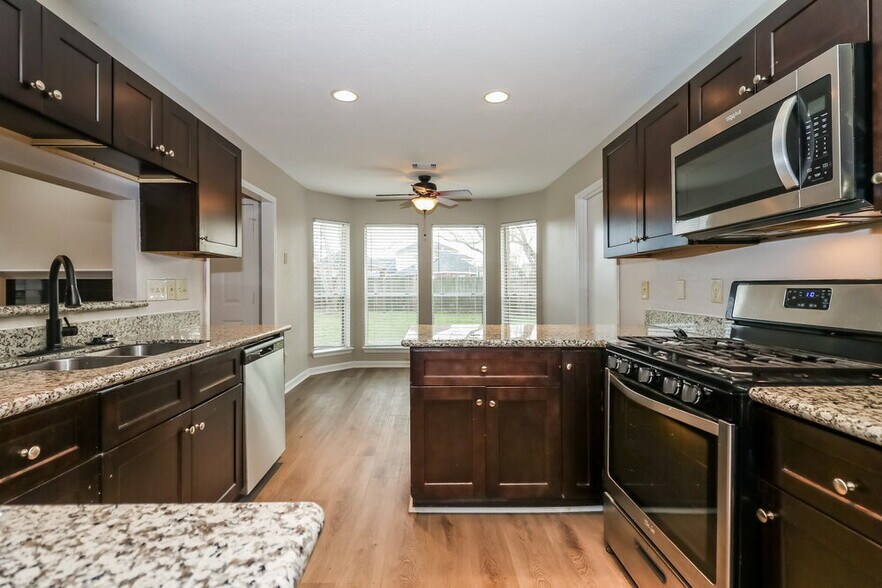 Building Photo - 15815 Spruce River Ct