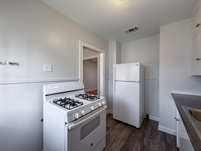 Litchen - 401 E 6th St