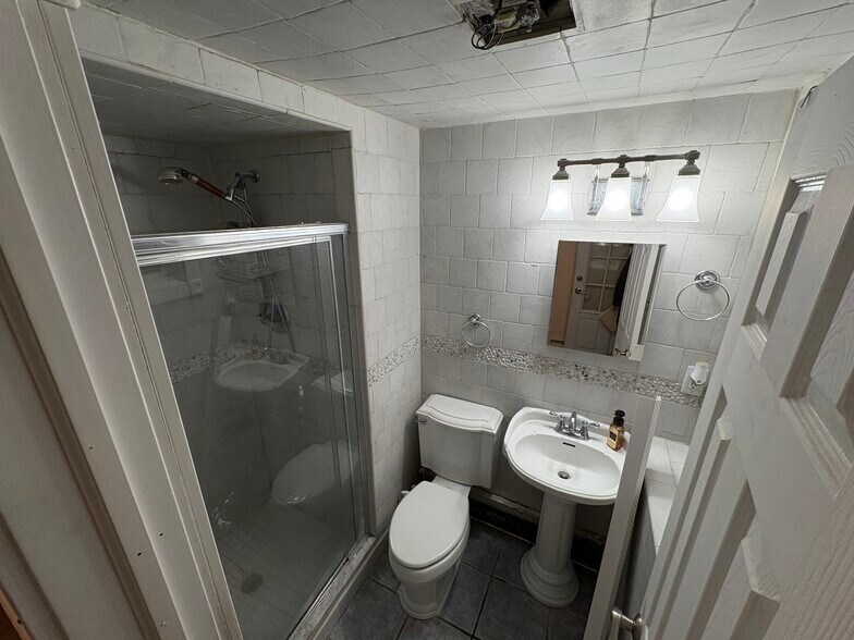 Building Photo - 28 Clearview Dr