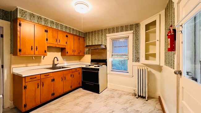 Building Photo - 164 E Elm Ave