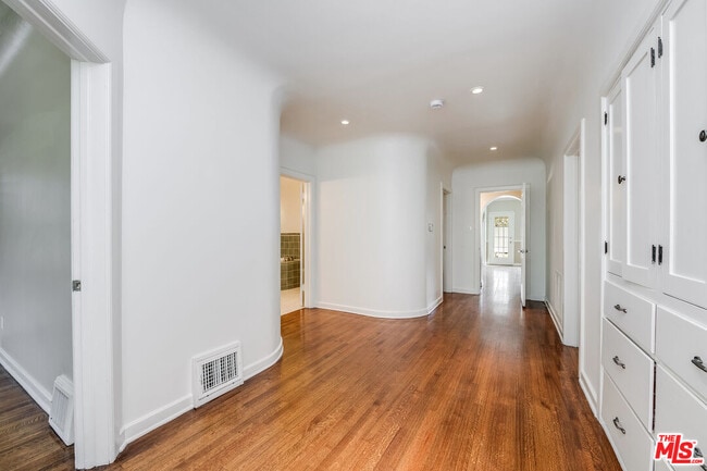 Building Photo - 1211 S Genesee Ave