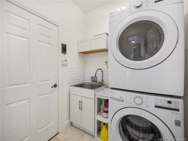 Building Photo - 155 56th Dr SW