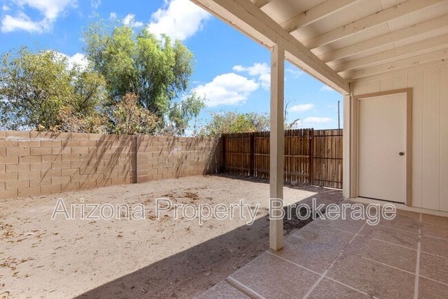Building Photo - 4818 E Camino St
