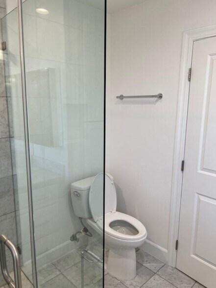 Upstairs bathroom - 2812 Anchor Ave
