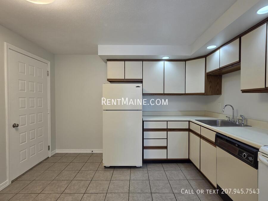 Building Photo - 20 Tall Pines Dr