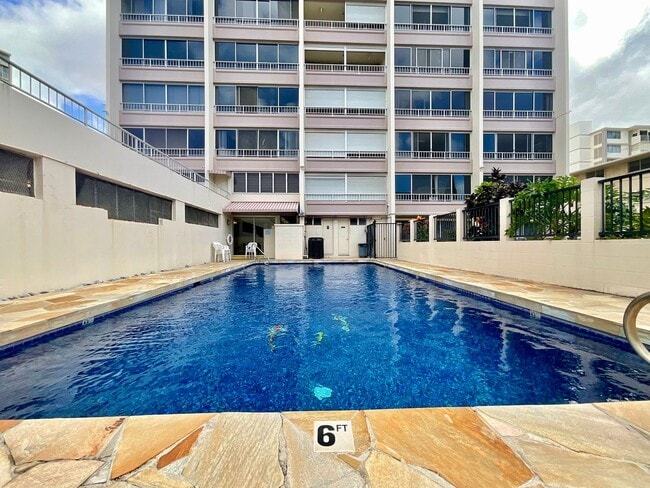 Building Photo - MAKIKI ROYAL