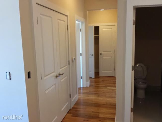 Building Photo - 1202 Summit Ave