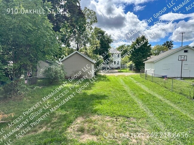 Building Photo - 910 Oakhill St SE
