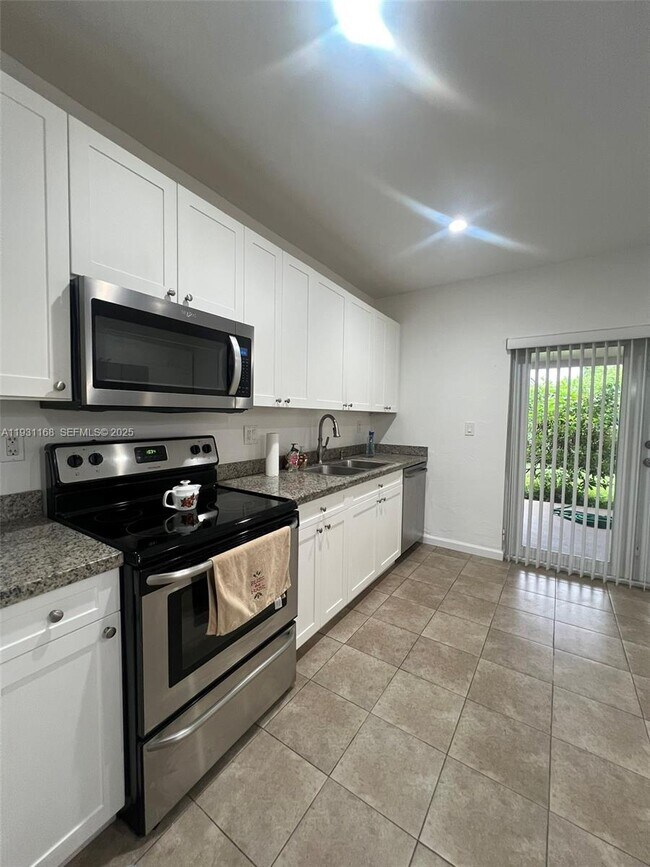 Building Photo - 9030 SW 40th Terrace