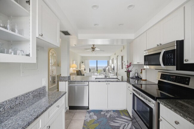 Building Photo - Waterfront Condo - 6 Month Lease - Furnished