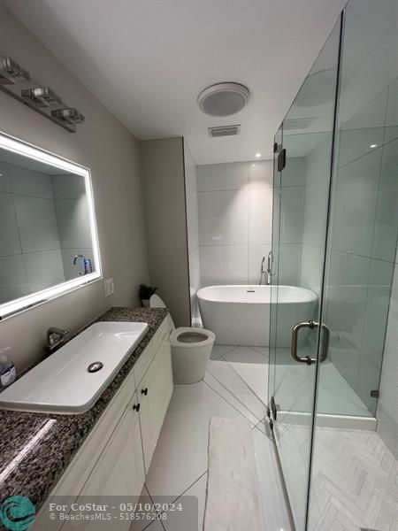 Building Photo - 327 Lancaster St