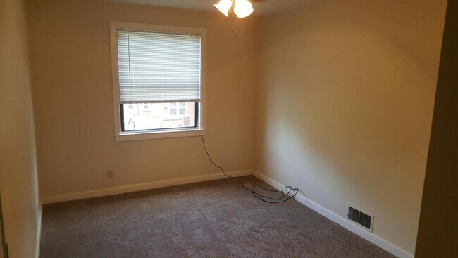 Building Photo - 273 Oak Dr