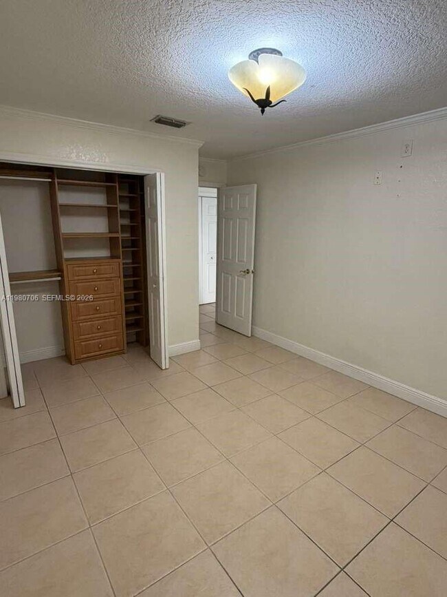 Building Photo - 6246 SW 136th Ct