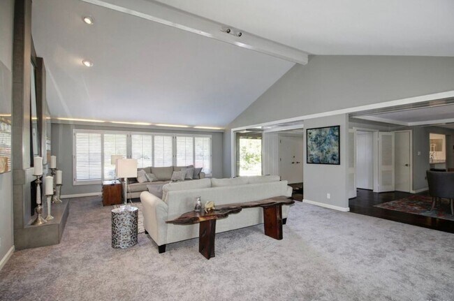 Building Photo - Elegant Fully Renovated 3/3 in Fair Oaks!