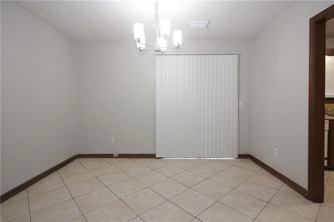 Building Photo - 948 Waverly Ct