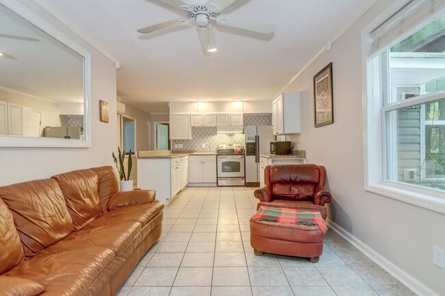 Building Photo - Quiet and Serene Johns Island Living