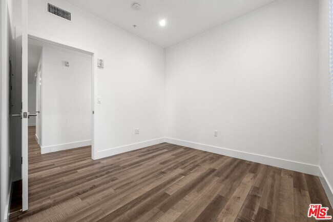 Building Photo - 1215 S Bedford St