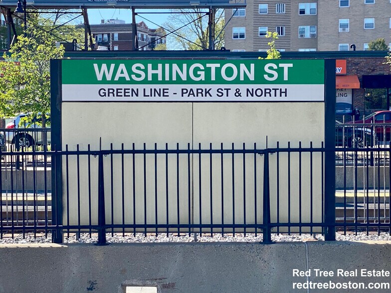 Building Photo - 1572 Commonwealth Ave