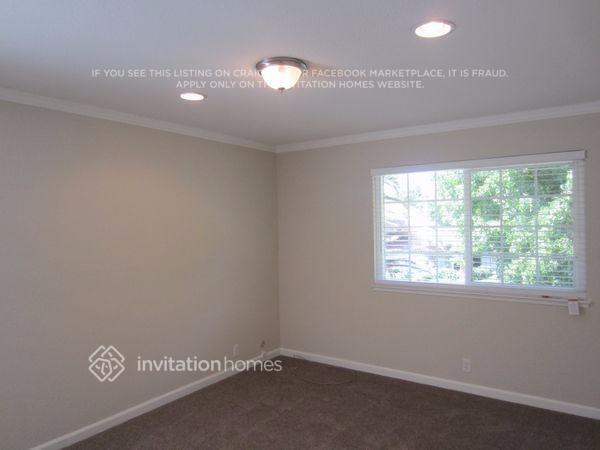 Building Photo - 160 Lakehurst Dr