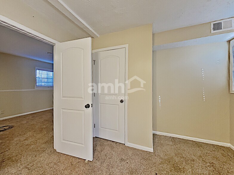 Building Photo - 3182 Fireplace Trl