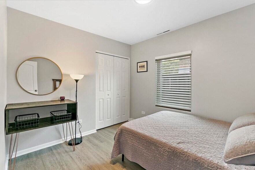 Building Photo - 931 W Glen Flora Ave