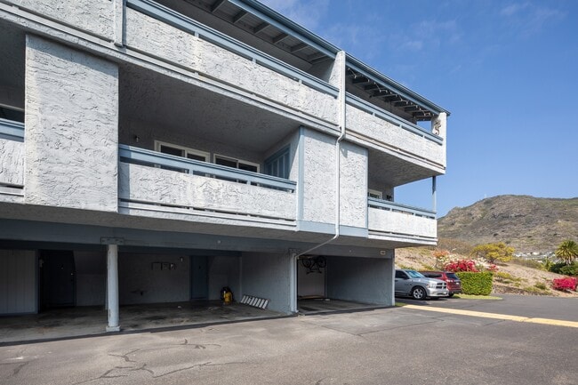 Building Photo - 1098 Kumukumu St