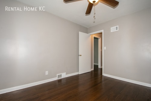 Building Photo - 6621 W 73rd St
