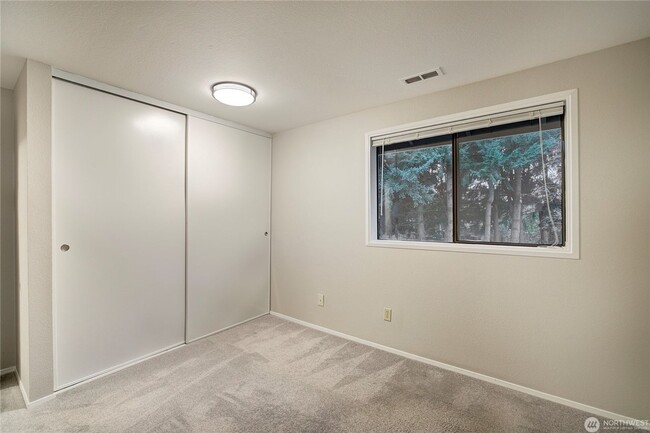 Building Photo - 2Bd/1.5Ba Kirkland Townhouse