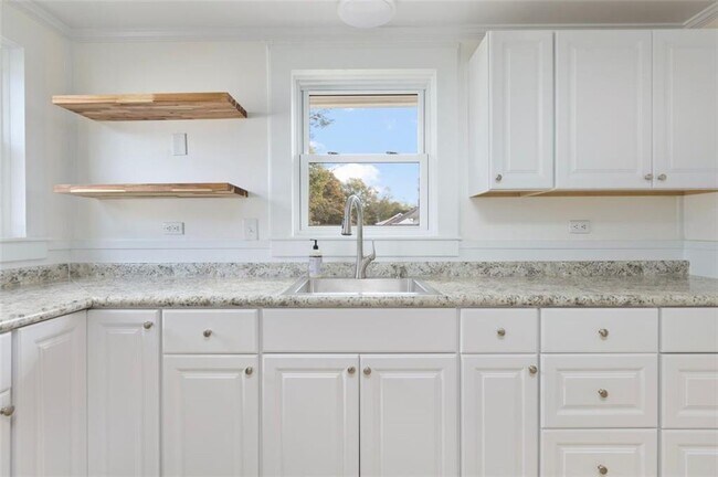 Building Photo - 3461 Kingstown Rd