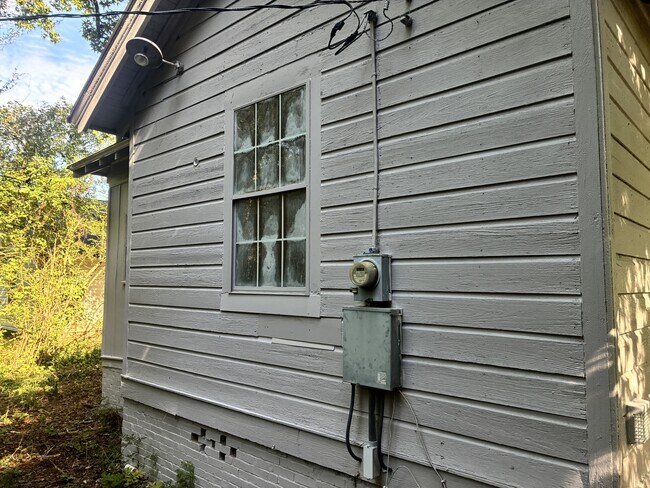 Building Photo - 513 Hoke St