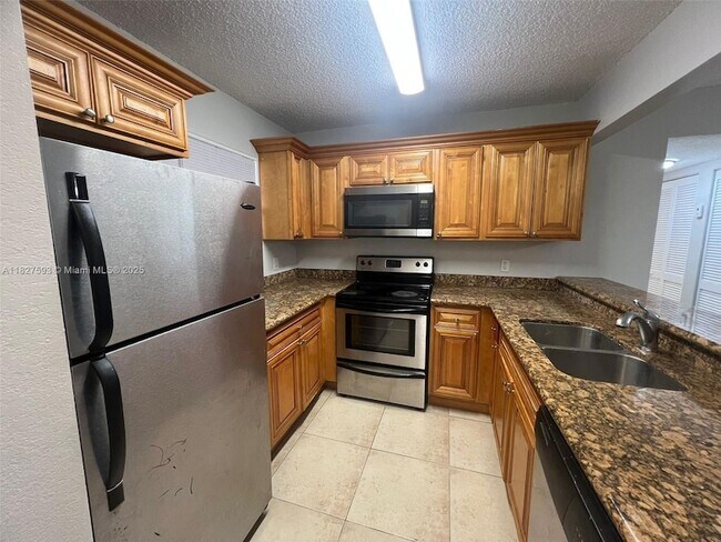 Building Photo - 1543 Lake Crystal Dr