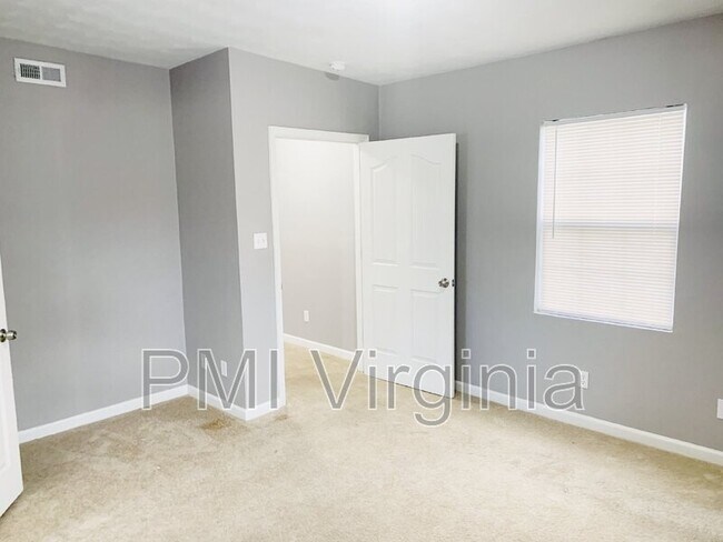 Building Photo - 3105 Brighton St