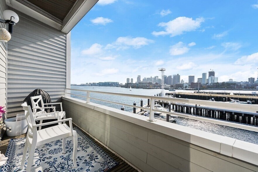 Building Photo - 3 Pier 7