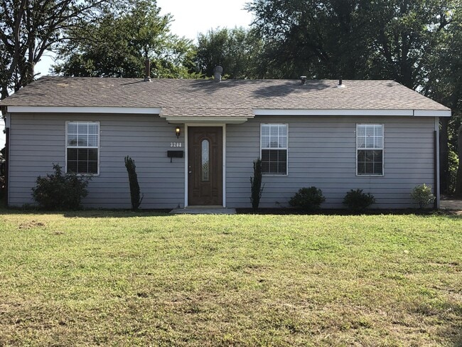 Building Photo - 3208 SW 44th St