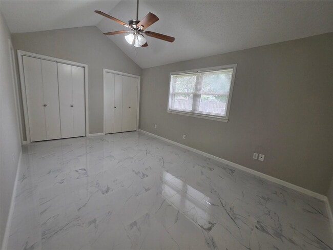 Building Photo - East Heatherock Circle, Sugar Land, TX 77479 - 3 BR 2 BA single-family home