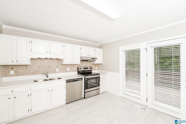 Building Photo - 5712 Desoto Dr