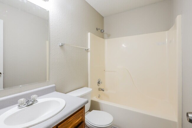 Building Photo - 791 Helm Dr