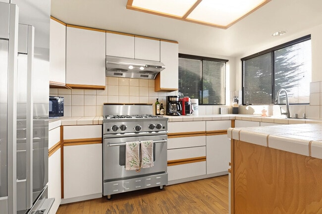 Building Photo - 112 Duck Ct