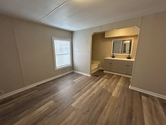 Building Photo - 97 White Oak Village