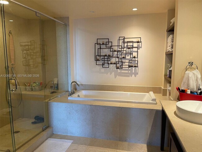 Building Photo - 495 Brickell Ave
