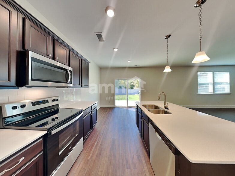 Building Photo - 546 Rivermist Dr