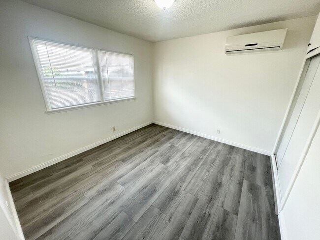 Building Photo - 155 W Norwood Pl