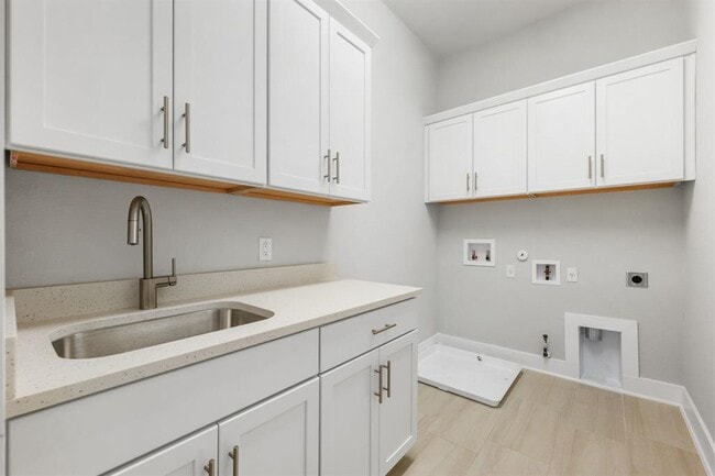 Building Photo - 4323 Spicewood Springs Rd