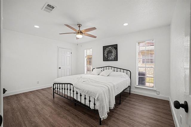 Building Photo - 716 E Pecan St