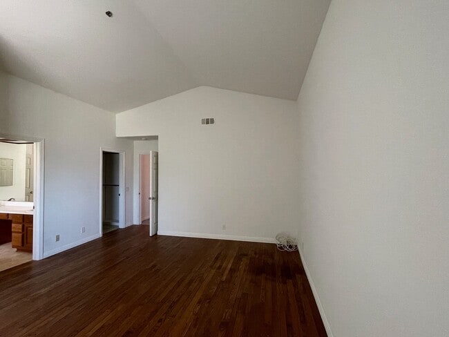 Building Photo - Quaint Gated Community near Pacific View Mall