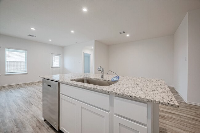Building Photo - 5034 Balcolm Dr