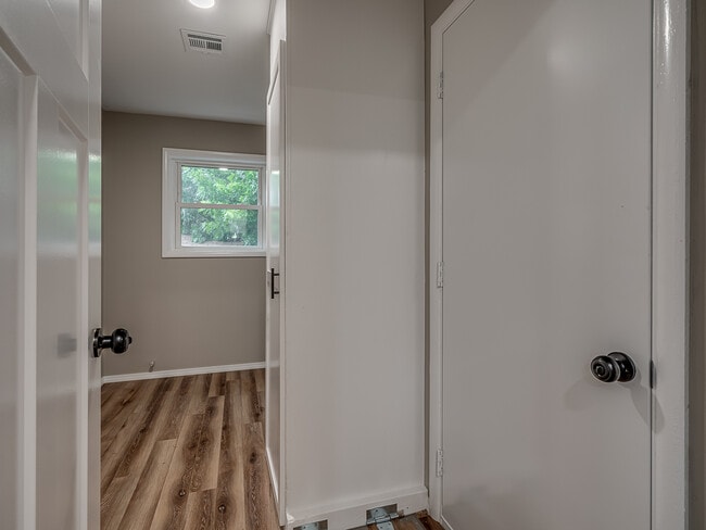Building Photo - 4729 Baylor Dr