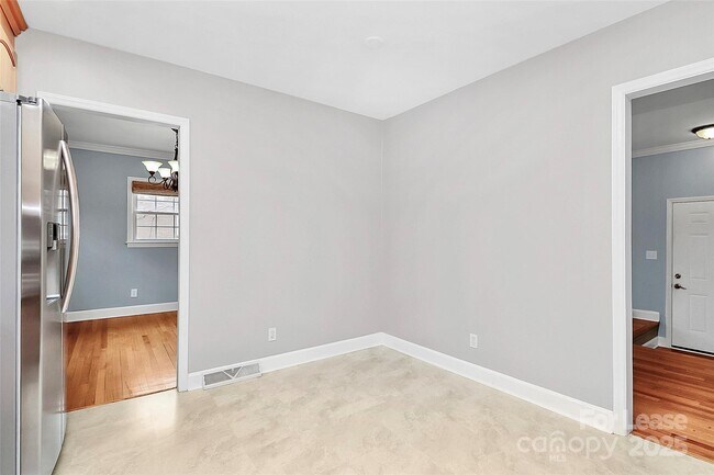 Building Photo - 6908 Lancer Dr