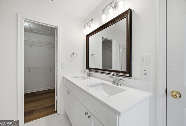Building Photo - 10851 Alderwood Cove